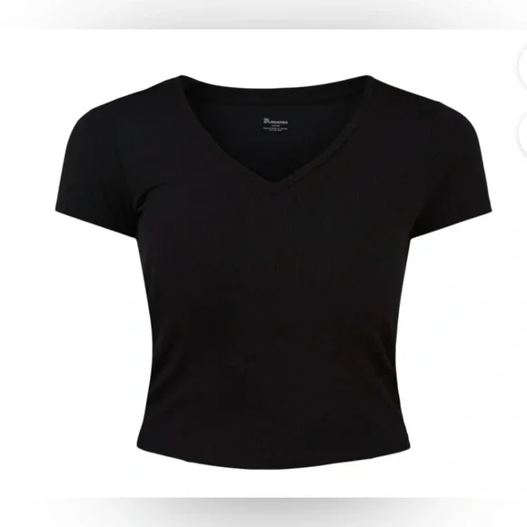 🔴 3/$12 No Boundaries Elegant Black V-Neck Crop Top! NWT! Size Large. - Picture 2 of 8